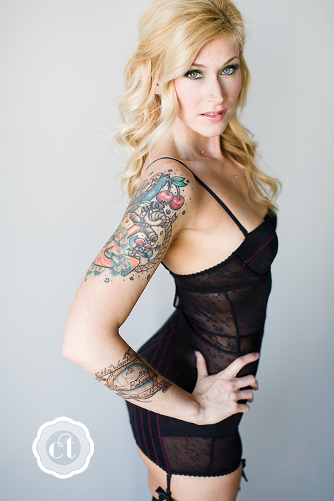 courtney-tompson-photography-columbia-mo-boudoir-by-courtney-tattoos-classic-natural-lighting-boudoir-best-columbia-missouri-boudoir-photography