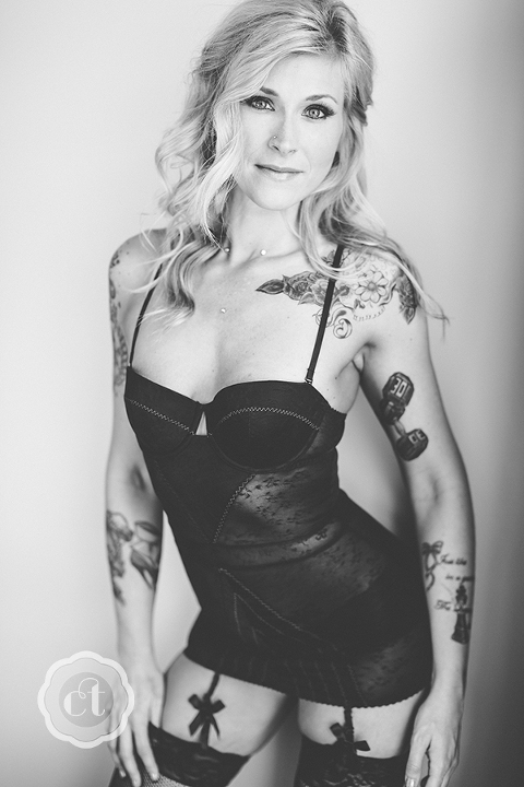courtney-tompson-photography-columbia-mo-boudoir-by-courtney-tattoos-classic-natural-lighting-boudoir-best-columbia-missouri-boudoir-photography