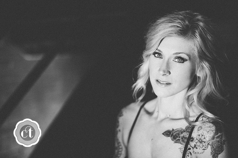 courtney-tompson-photography-columbia-mo-boudoir-by-courtney-tattoos-classic-natural-lighting-boudoir-best-columbia-missouri-boudoir-photography