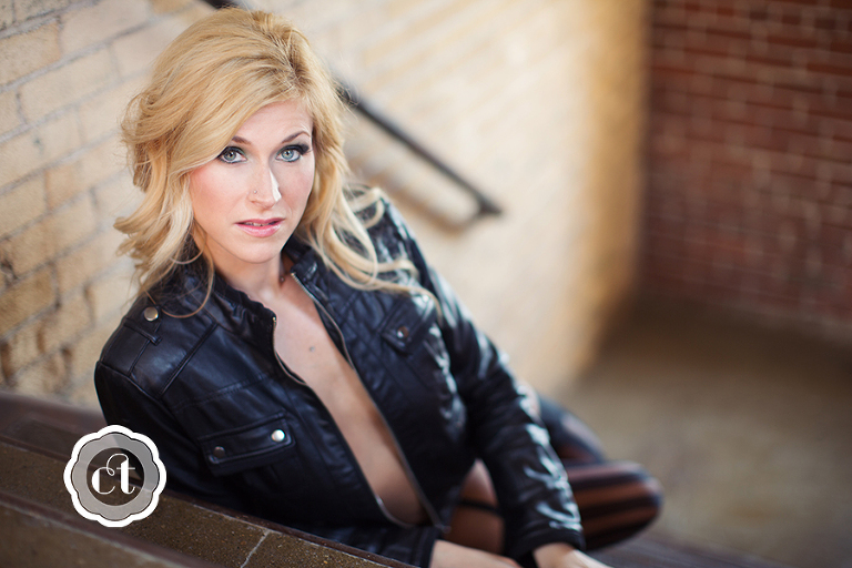 courtney-tompson-photography-columbia-mo-boudoir-by-courtney-tattoos-classic-natural-lighting-boudoir-best-columbia-missouri-boudoir-photography