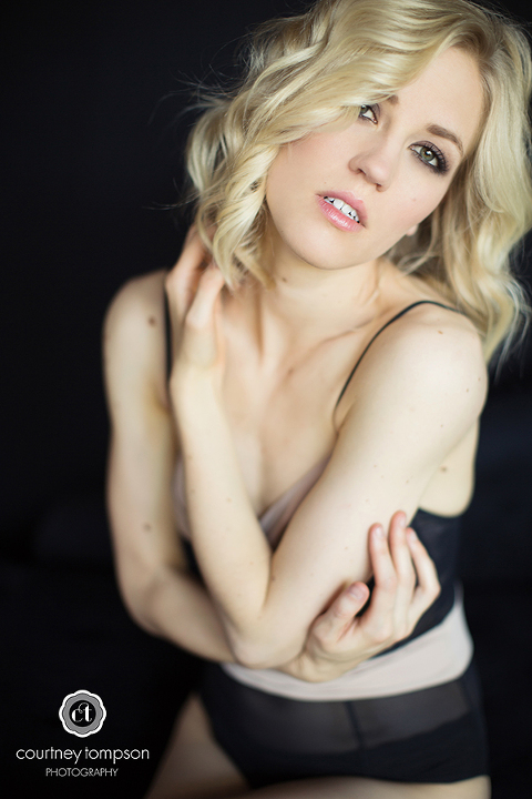 MODERN-LOVE-STRIPPED-DOWN-WORKSHOP-COURTNEY-TOMPSON-PHOTOGRAPHY-BOUDOIR-BY-COURTNEY-COLUMBIA-MO-BOUDOIR-PHOTOGRAPHER-BOUDOIRBYCOURTNEY.COM-WWW.COURTNEYTOMPSON.COM