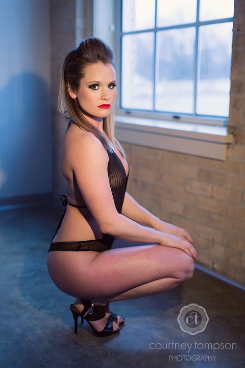 EDITORIAL-BOUDOIR-SHOOT-BY-COURTNEY-TOMPSON-PHOTOGRAPHY-COLUMBIA-MO