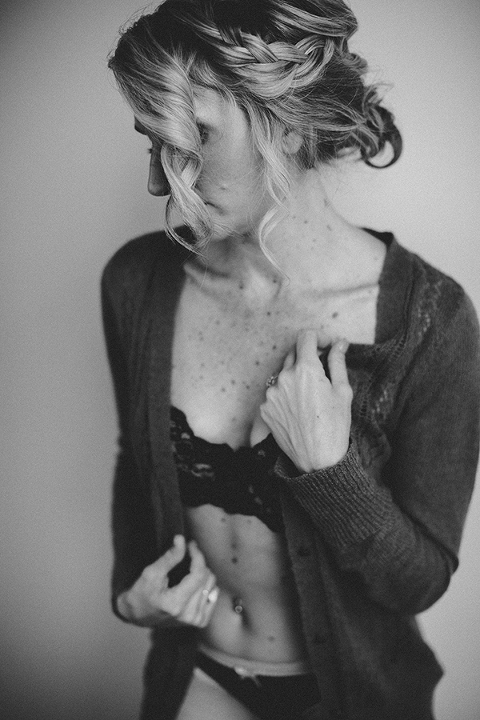 alluring-intimate-powerful-boudoir-photography-by-Courtney-Tompson-Photography
