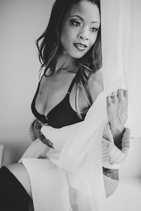 columbia-mo-natural-light-boudoir-photography-by-boudoir-by-courtney