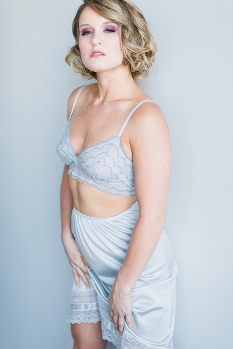 natural-light-boudoir-photography-by-courtney-tompson-photography