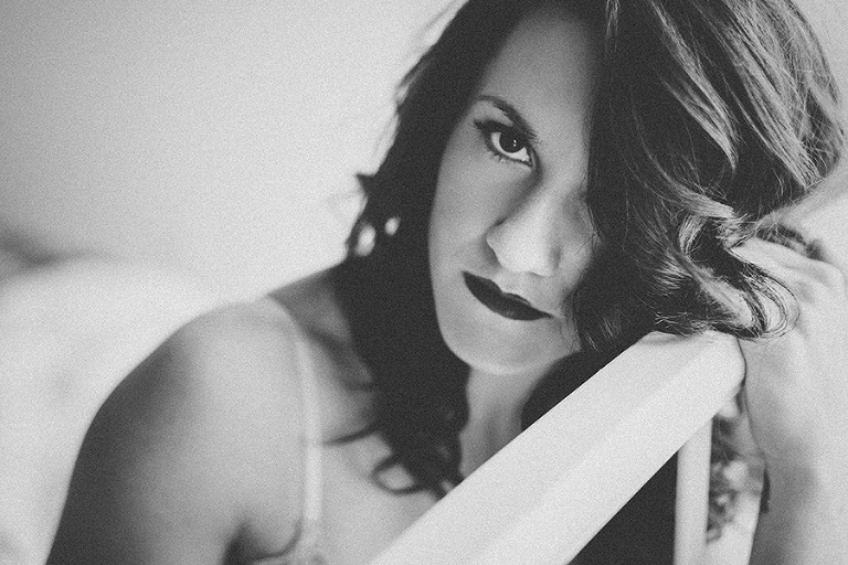 natural-light-boudoir-by-boudoir-by-courtney-columbia-MO-Midwest-boudoir-photographer