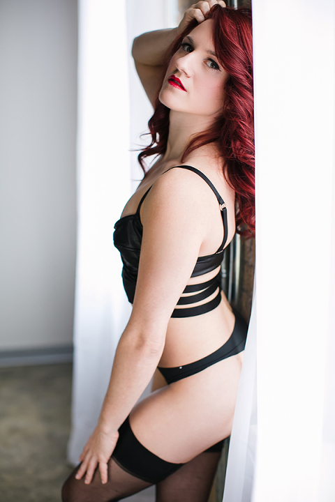 natural-light-boudoir-by-boudoir-by-courtney-columbia-MO-Midwest-boudoir-photographer