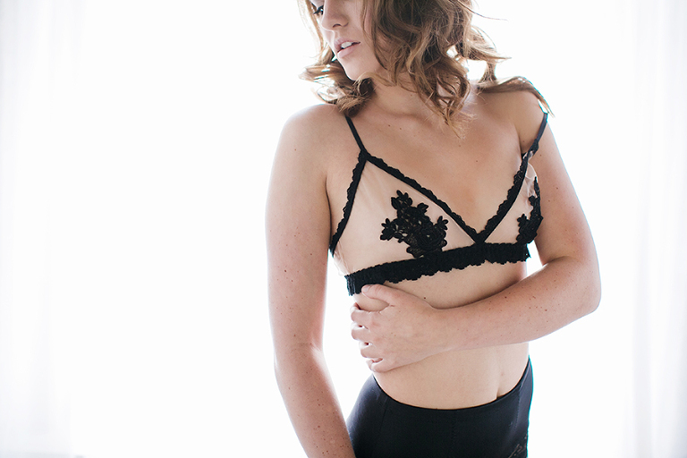 boudoir-photography-by-Columbia-MO-Natural-Light-Photographer-Courtney-Tompson