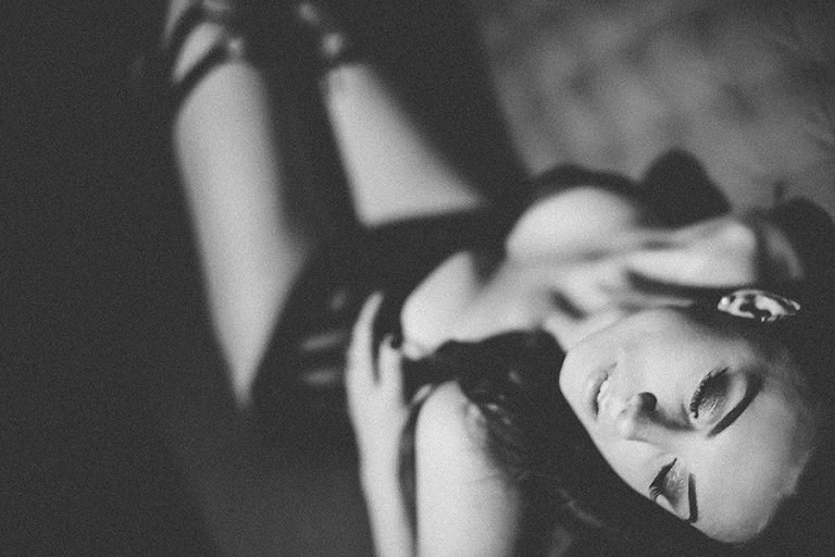 Midwest-boudoir-night-shoots-by-Boudoir-by-Courtney