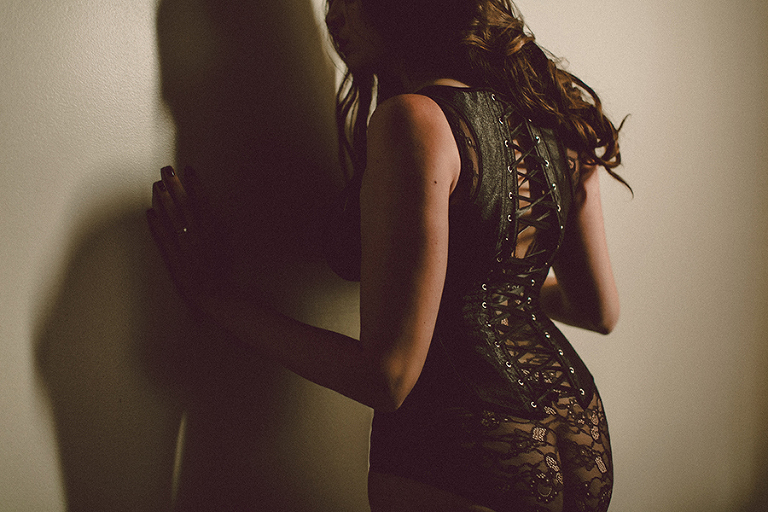 Night-shoot-boudoir-by-courtney