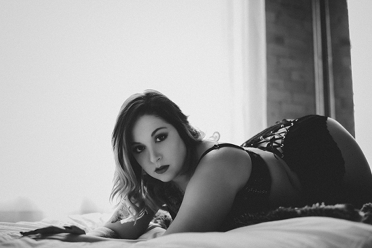 Boudoir-studio-columbia-mo-curvy-model-boudoir