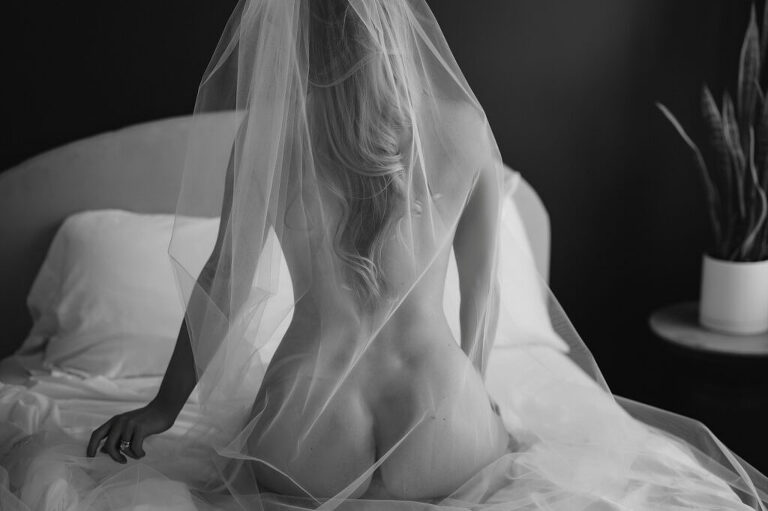 Columbia-MO-Best-Boudoir-Photos-by-Boudoir-by-Courtney-Bridal-Photoshoot